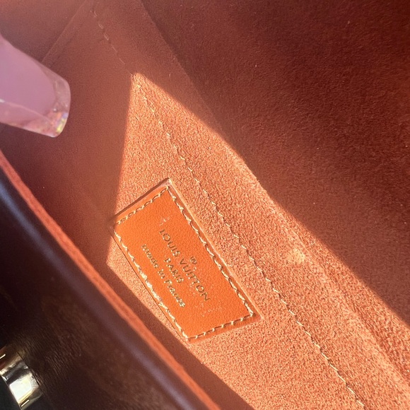 Louis Vuitton padlock on strap M80764 Caramel “Authentic “ - Picture 5 of 5